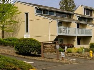 8 NW Mountain View Dr