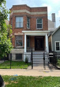 1223 W Gunnison St