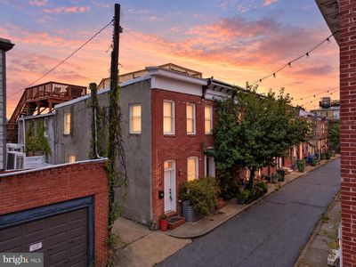 32 S Castle St
