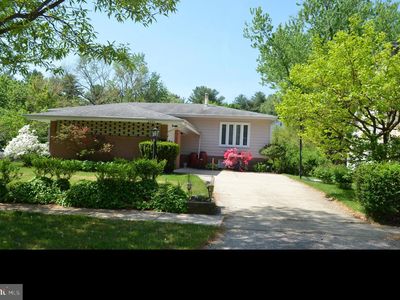 2884 Glenora Ln