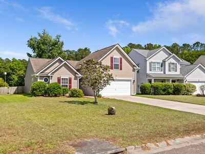 207 Sparkleberry Ln