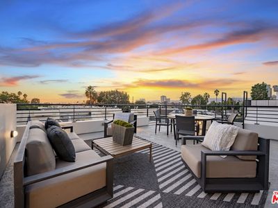 1729 S Barrington Ave #4