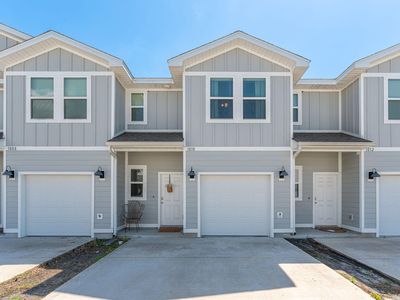 1010 McLaren Cir