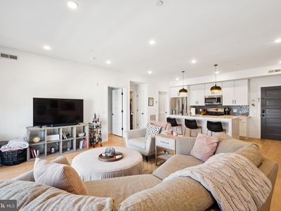 1232 N Front St #4B