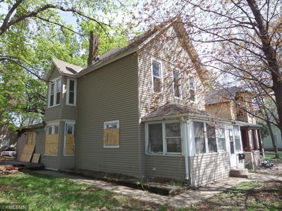 841 York Ave
