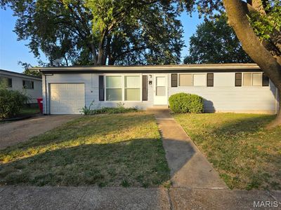 Property at 555 Versailles Dr, Florissant, MO