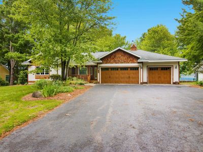 9506 Lakeside Dr