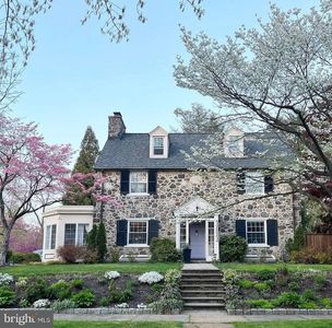 303 Hawthorne Dr
