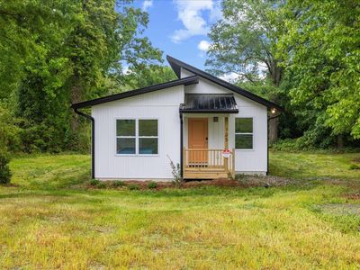 795 Lakeside Ave