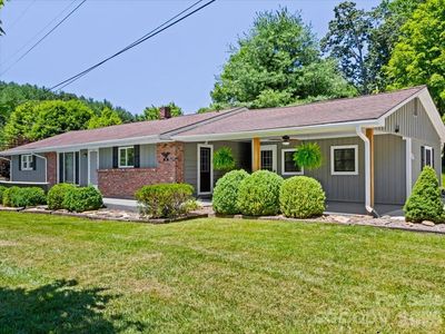 39 Hawthorne Ln