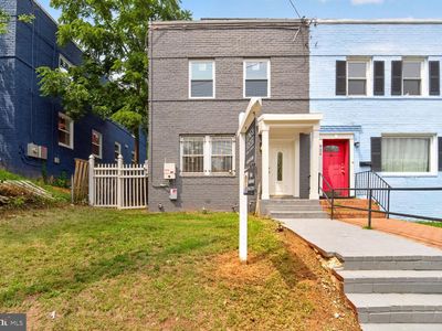 922 47th St NE