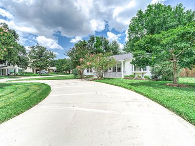 1601 Saxon Dr