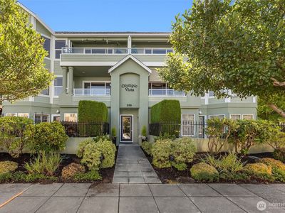 239 4th Avenue S #202
