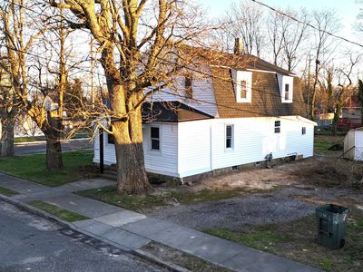 803 Seneca Ave