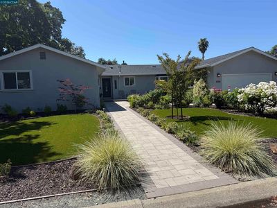 3006 Woodlawn Dr
