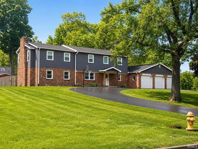 2201 Eastbrook Dr