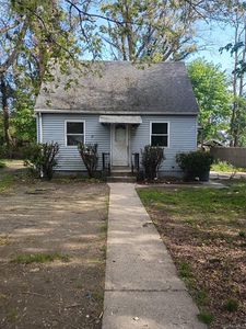 16 Neighborhood Road