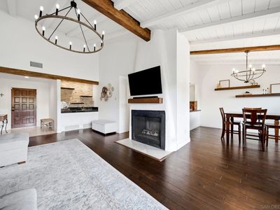 1126 San Jacinto Gln