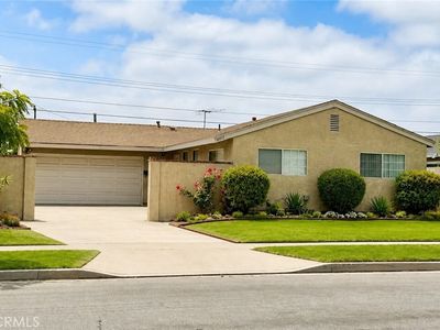 5282 Belle Ave