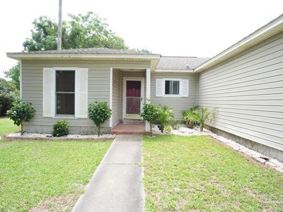 Property at 2005 Commodore Dr, Navarre, FL
