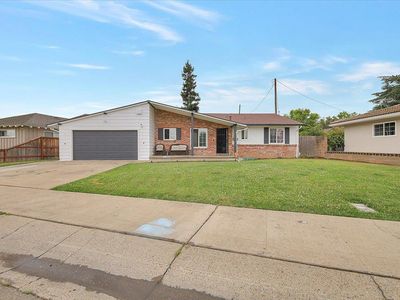738 Costa Dr