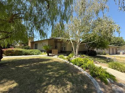 1636 Country Club Dr