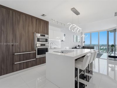 851 NE 1st Ave #3906