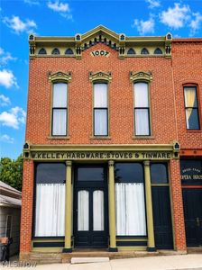 7 E Main St