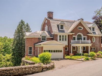 74 Tower Hill Loop