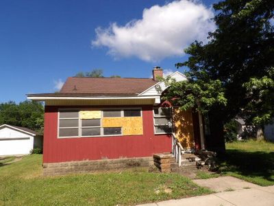 709 S Main St