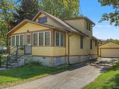 419 John M Ave