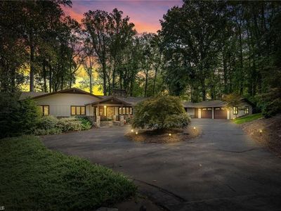 3301 Forsyth Dr