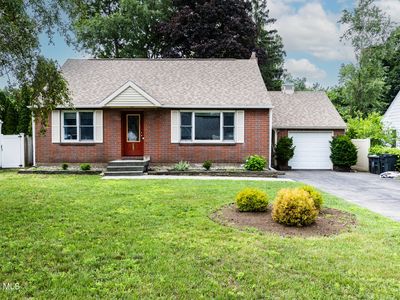 11 Forest Drive