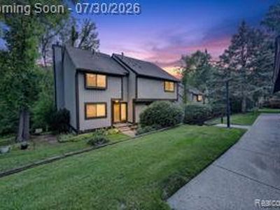 515 Carberry Hl