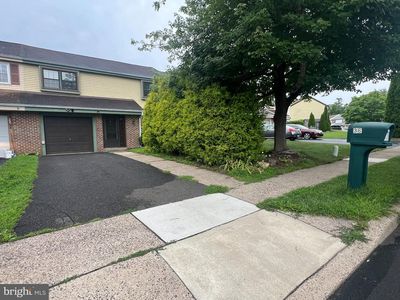 Property at 36 Green Woods Dr, Horsham, PA