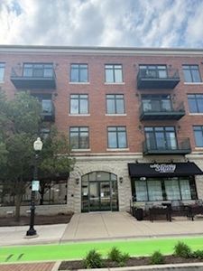 140 S River St UNIT 208