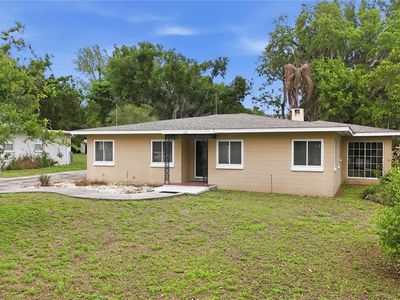 126 E Magnolia Ave