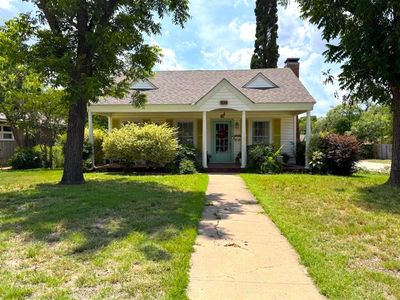 902 Grand Ave