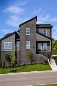 2637 E Livingston Ln