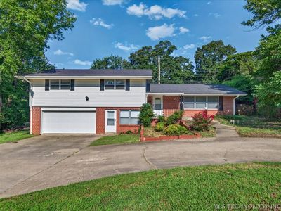 833 Winding Way