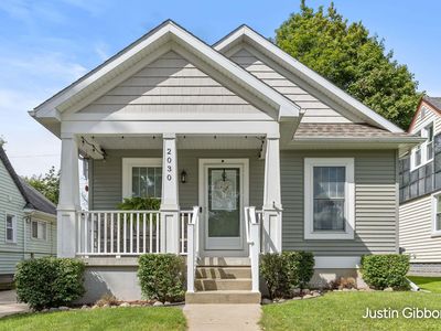 2030 Clifton Ave