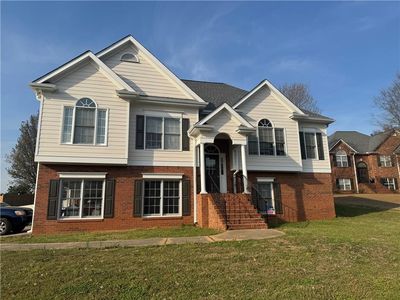 16 Berkshire Dr NW