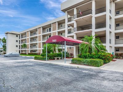 7461 W Country Club Dr N APT 203