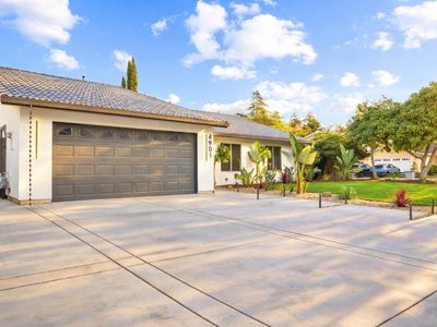 4901 Avenida De Carmen