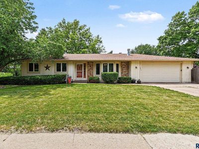 5833 W King Arthur Dr