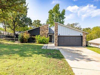 1382 Forest Ln