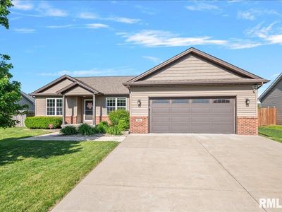 Property at 1811 Prairie Vista Dr, Chatham, IL