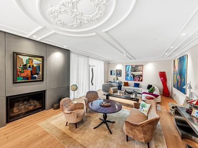 532 W 20th St FLOOR 5