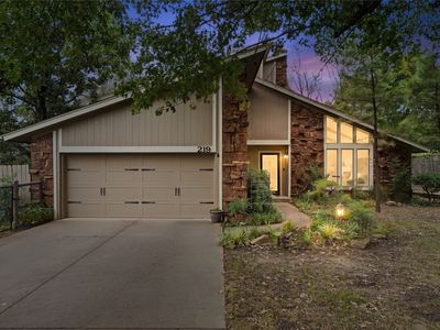 219 N Oak Ridge Dr E