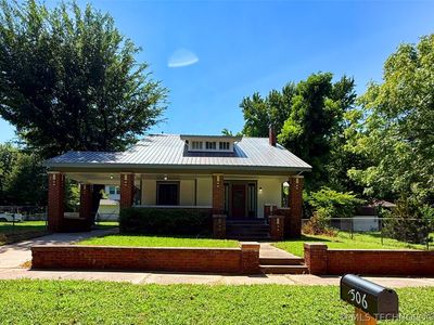 506 N Grand Ave
